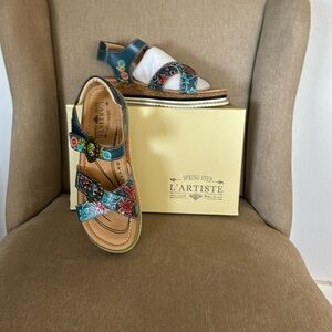 L’ARTISTE Spring Step sandals in Navy Multi size 39 or 8.5